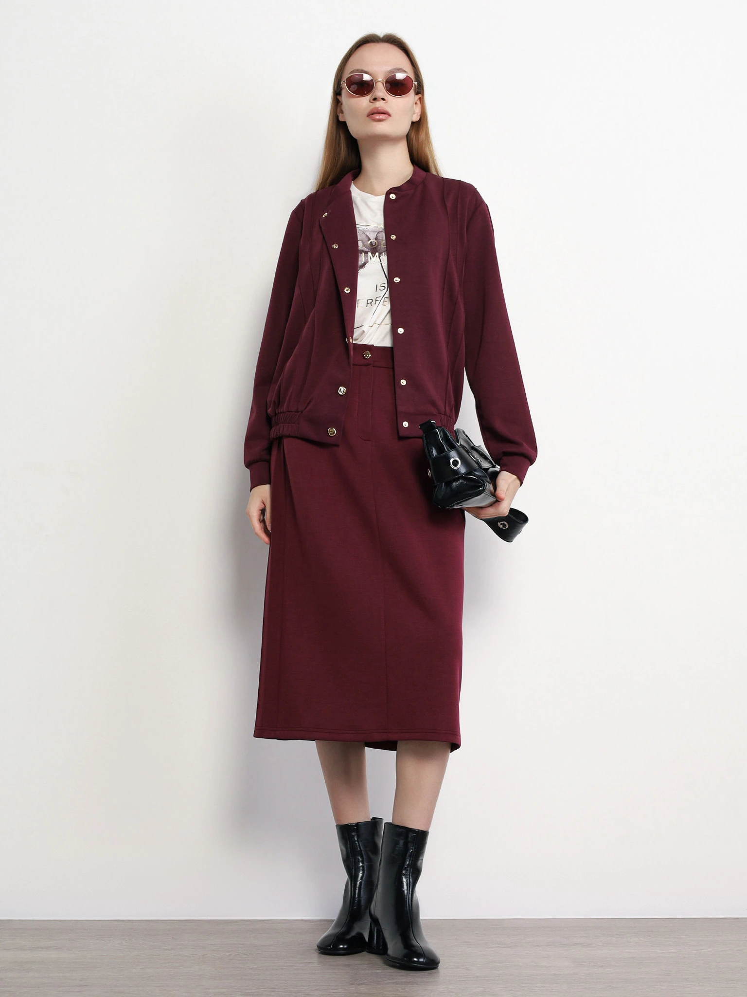 Жакет трикотажный бордового цвета прямого кроя